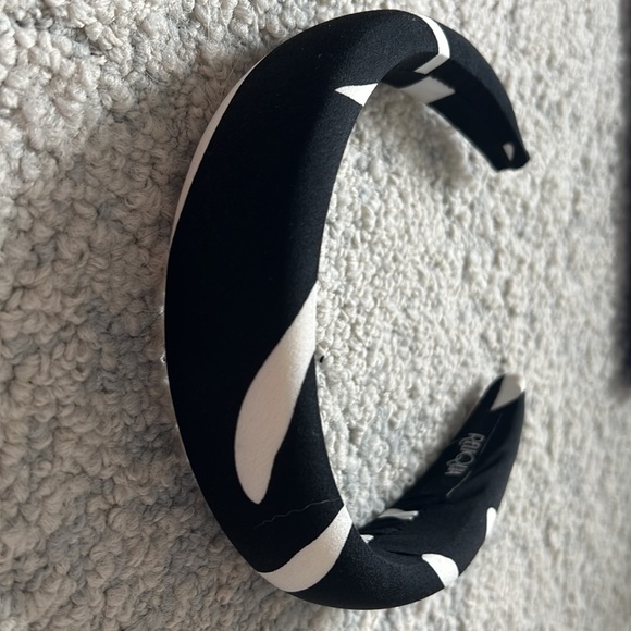 Valet Studio Annalise Headband in Black - Picture 8 of 9